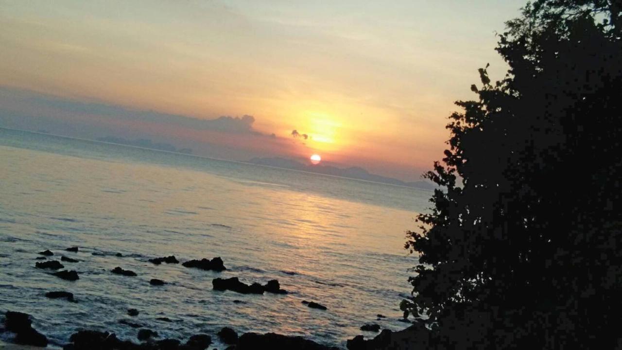 Koh Jum Aosi Beach View Bagian luar foto